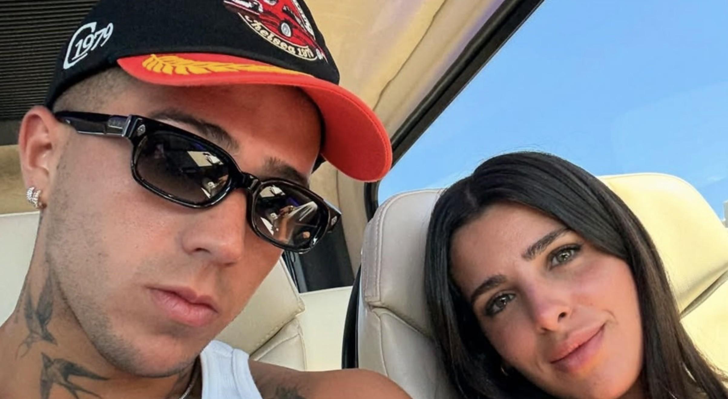 bob半岛体育登录入口-享受假期,恩佐与家人一同来到了希腊度假